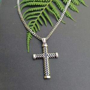 Detail Cross Necklace