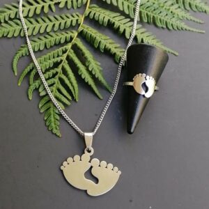 Baby feet necklace set